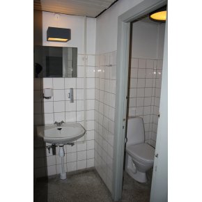 Kundetoilet i k�lder