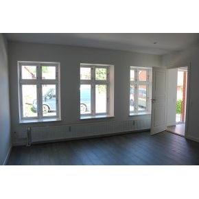 Stue med kik til indgang