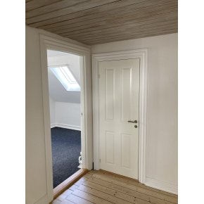 Fordelergang 1. sal mod kontor