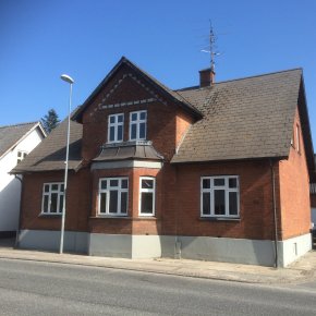 Ejendommen set forfra